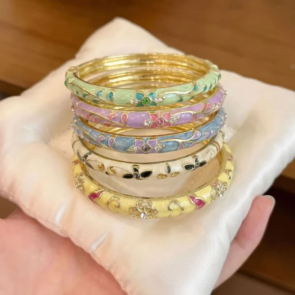 Retro Court Open Hand Bracelet Thin Fashion Enamel Bangle Elegant Zinc Alloy Jewelry Comfortable Fit Fresh Sweet Style